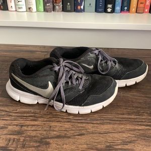 Nike Sneakers Boys Size 5.5